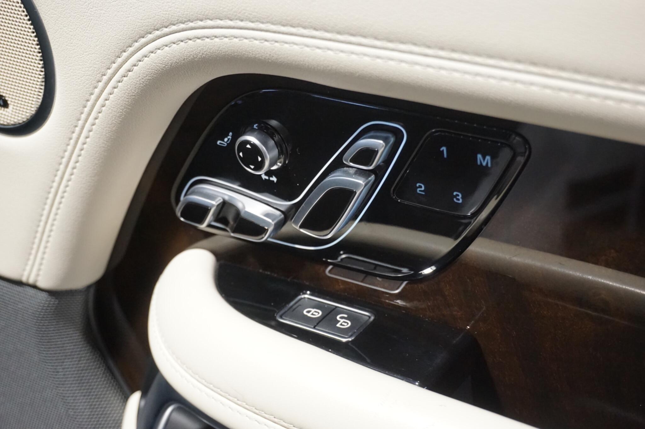 Land Rover Range Rover 2.0 P400e 13.1kWh Vogue SUV 5dr Petrol Plug-in Hybrid Auto 4WD Euro 6 (s/s) (404 ps)